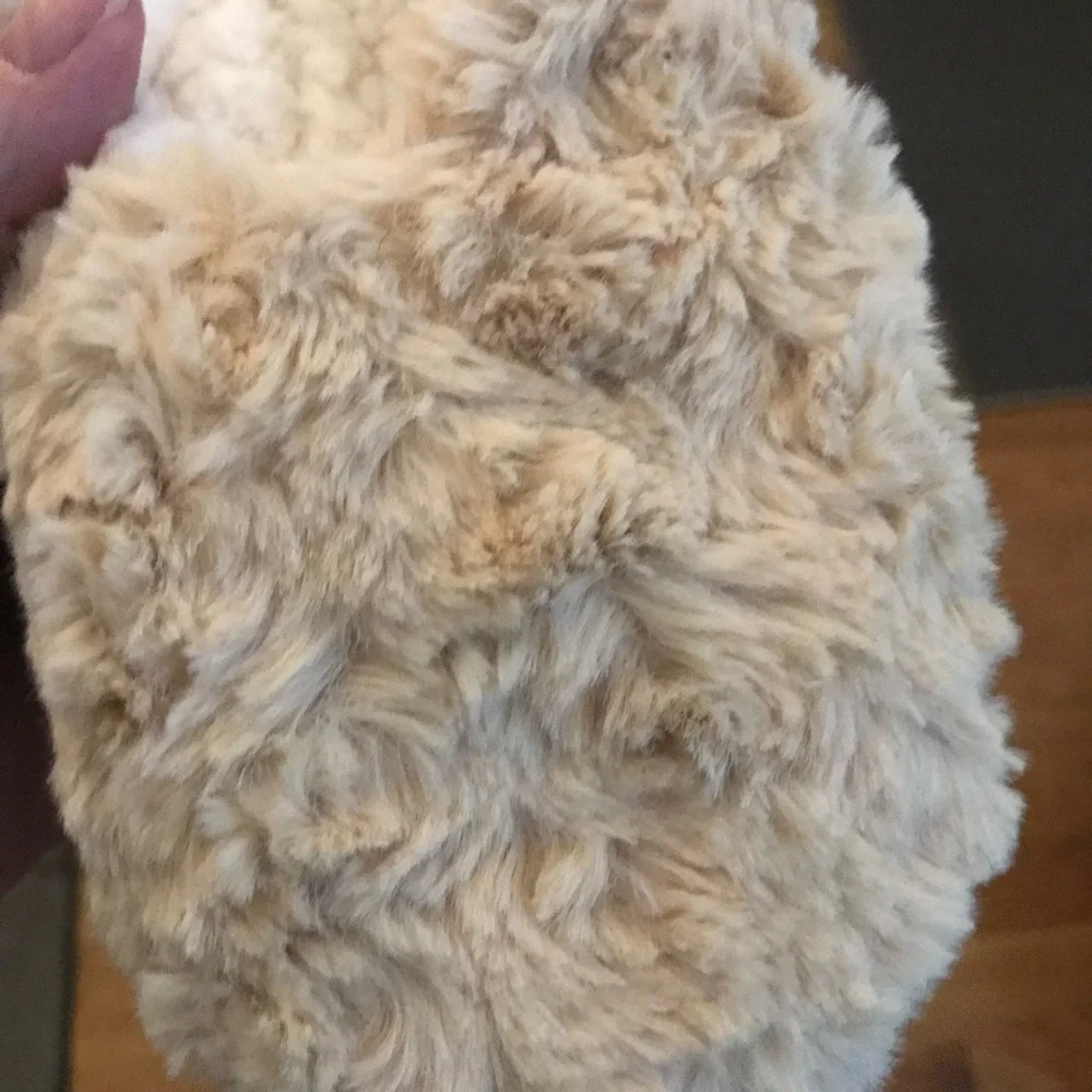 New 2 Pairs CAPELLI Faux Fur Pull-on Slipper Socks with Grippers size M/L NWT